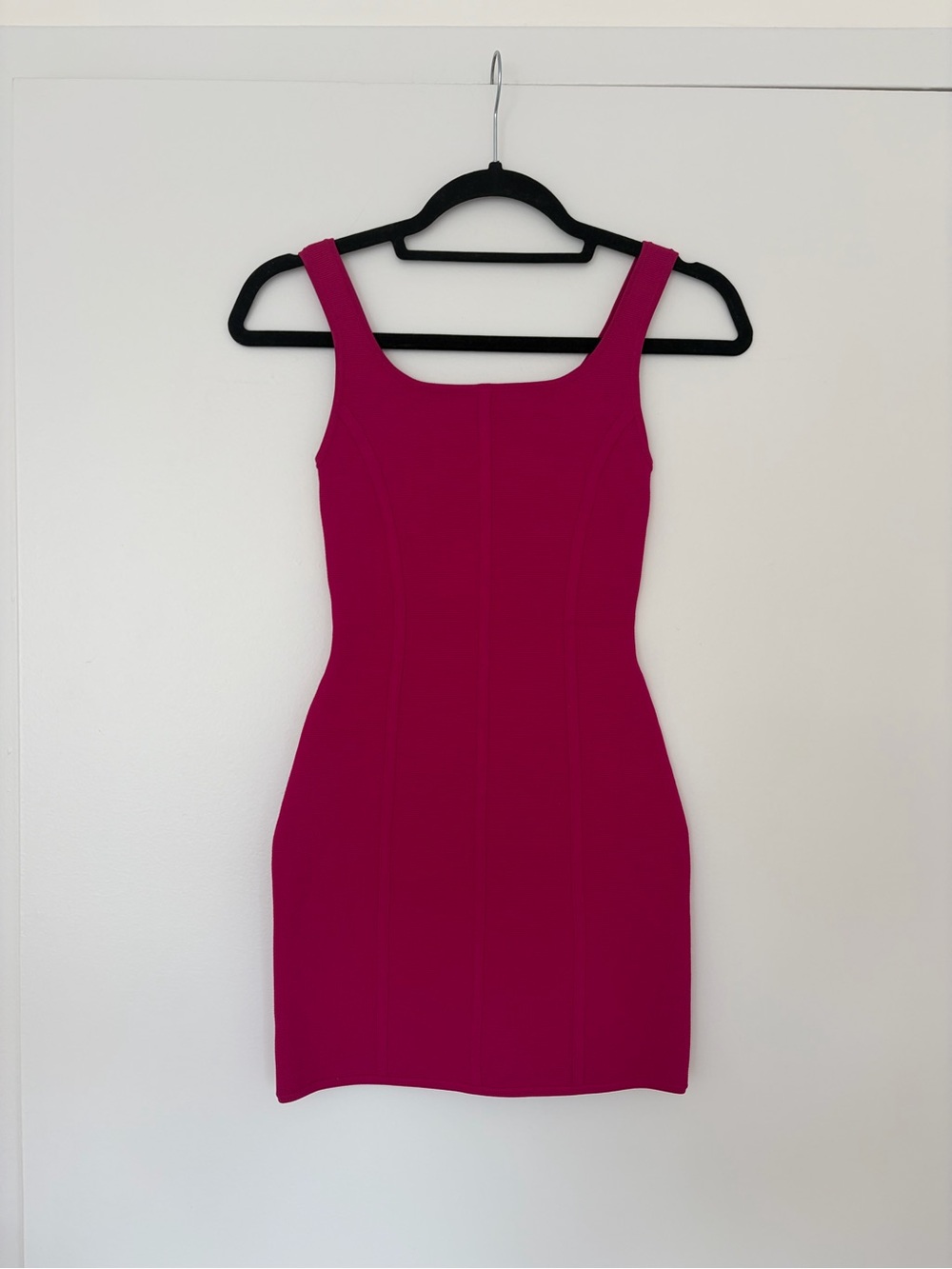 NWT Aritzia Babaton Sculpt Knit Bustiner Fuchsia  Bodycon Mini Dress